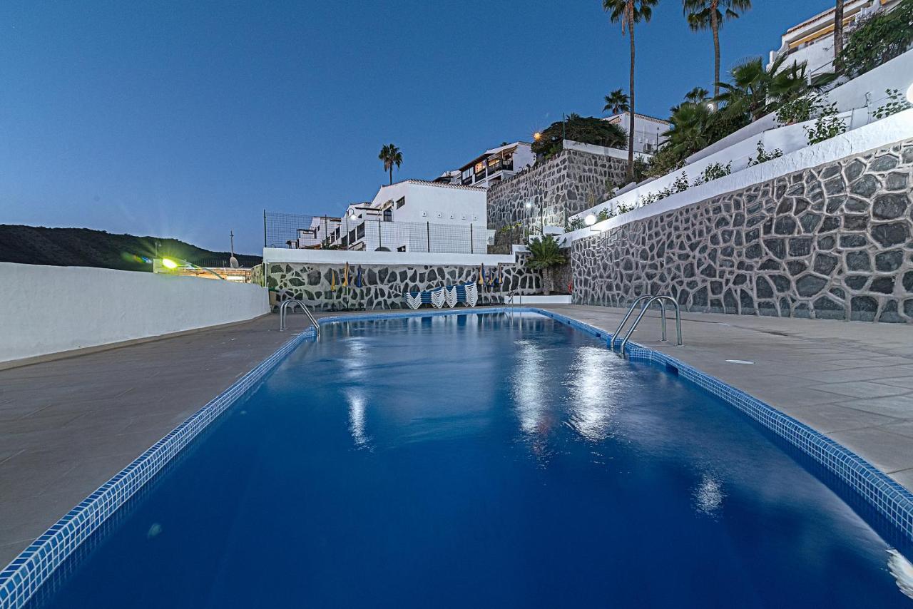 Mogan Luxury Apartment, Sea Views, Jacuzzi And Sauna. Exterior photo